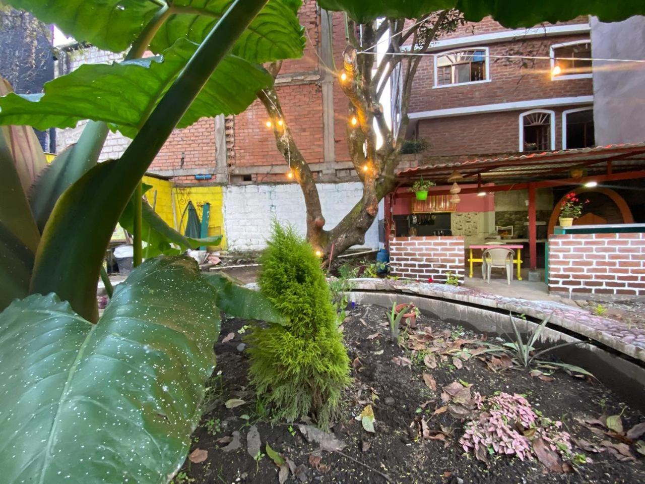 Garden House Hostal Banos  Exterior photo
