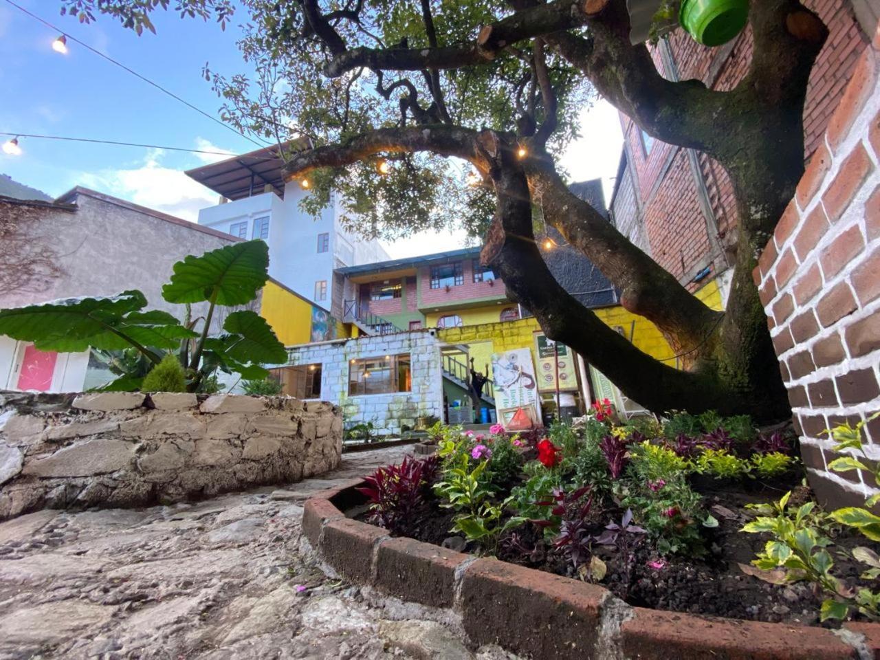 Garden House Hostal Banos  Exterior photo