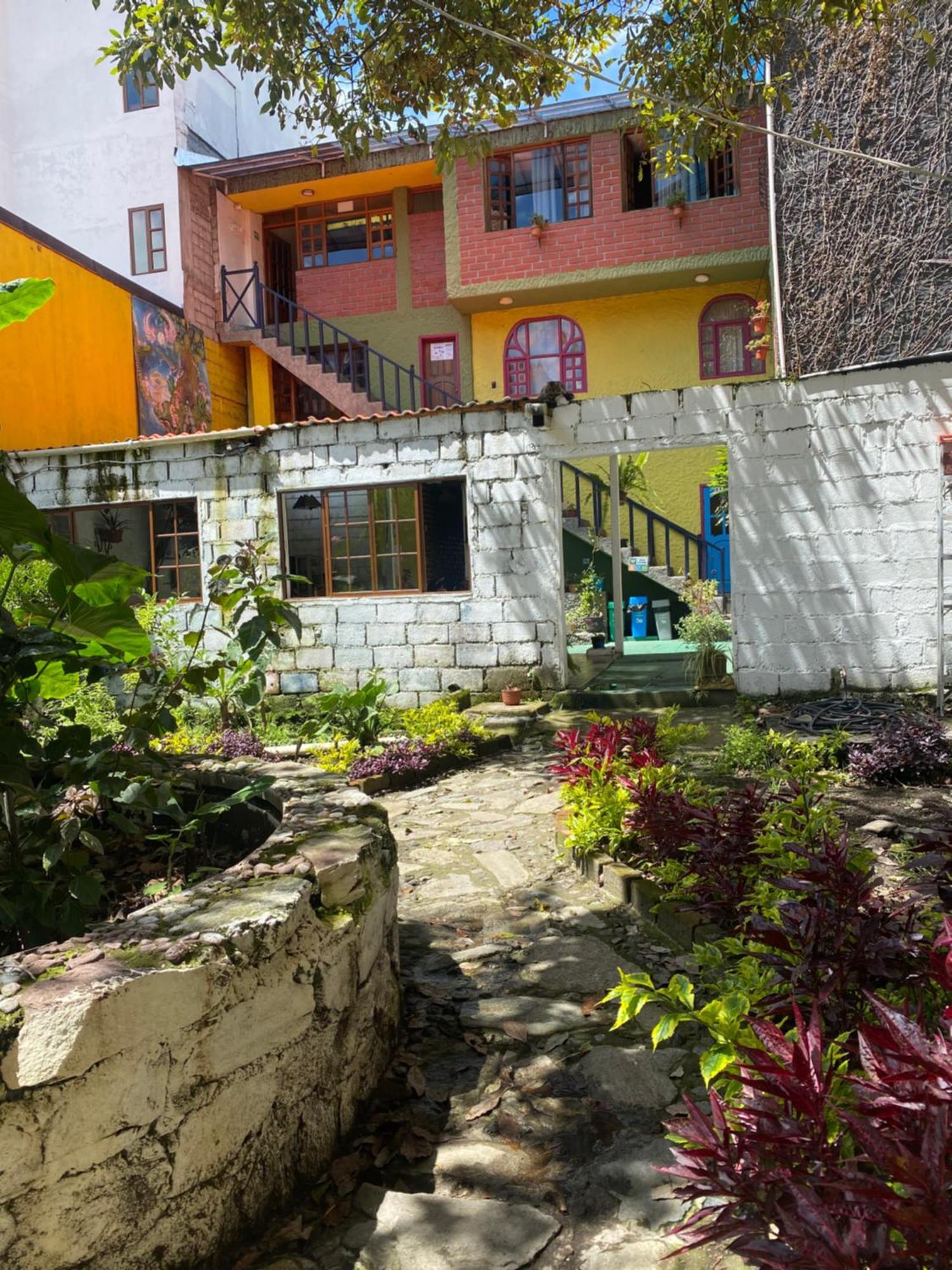 Garden House Hostal Banos  Exterior photo